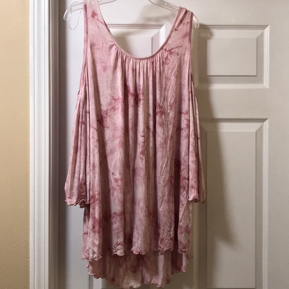 Cold-Shoulder Plus Top